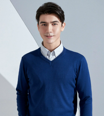 Truce | Men’s Slim-Fit V-Neck Wool Sweater